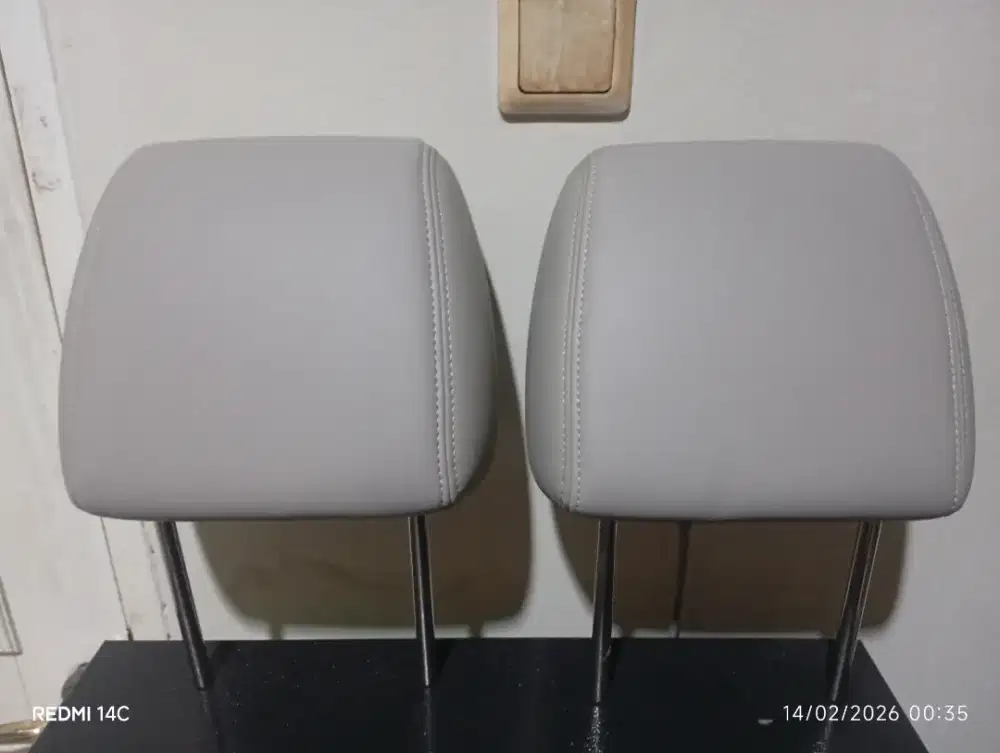 Head rest Pajero sport exceed