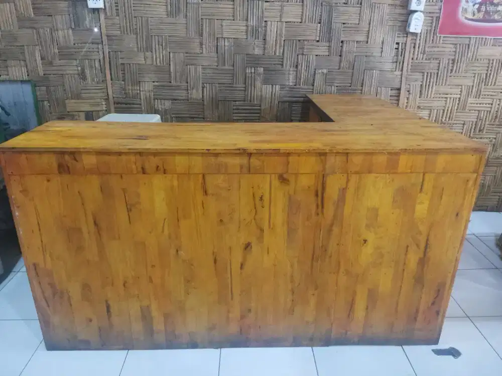 Meja bar untuk kopi atau minuman lain