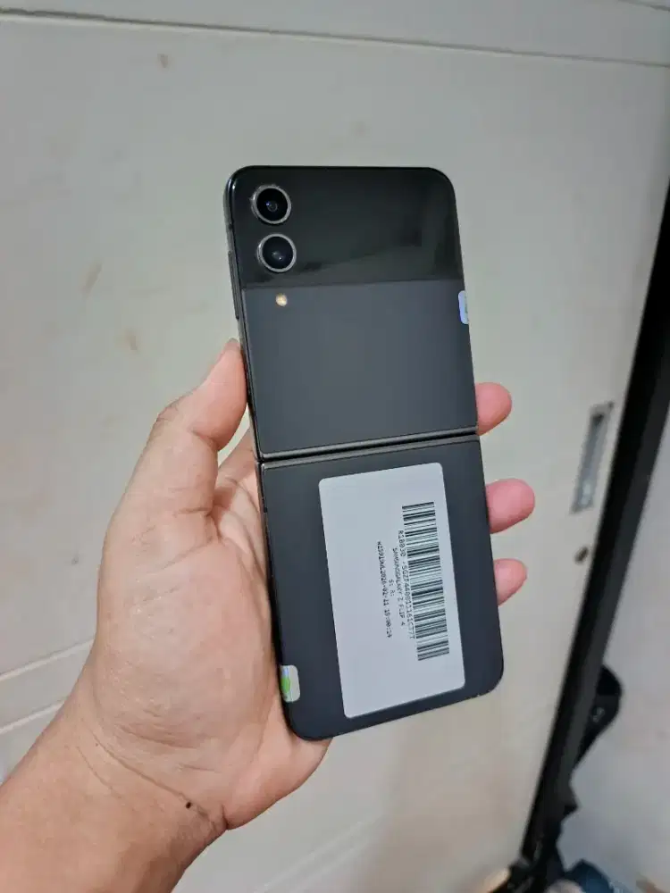 JUAL CEPAT SAMSUNG Z FLIP 4 5G 8/256 GB SECOND MURAH
