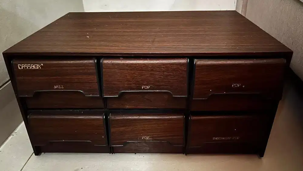 Rak kaset + kaset (PAKETAN) kolektor jadul Box kayu drawer cassette