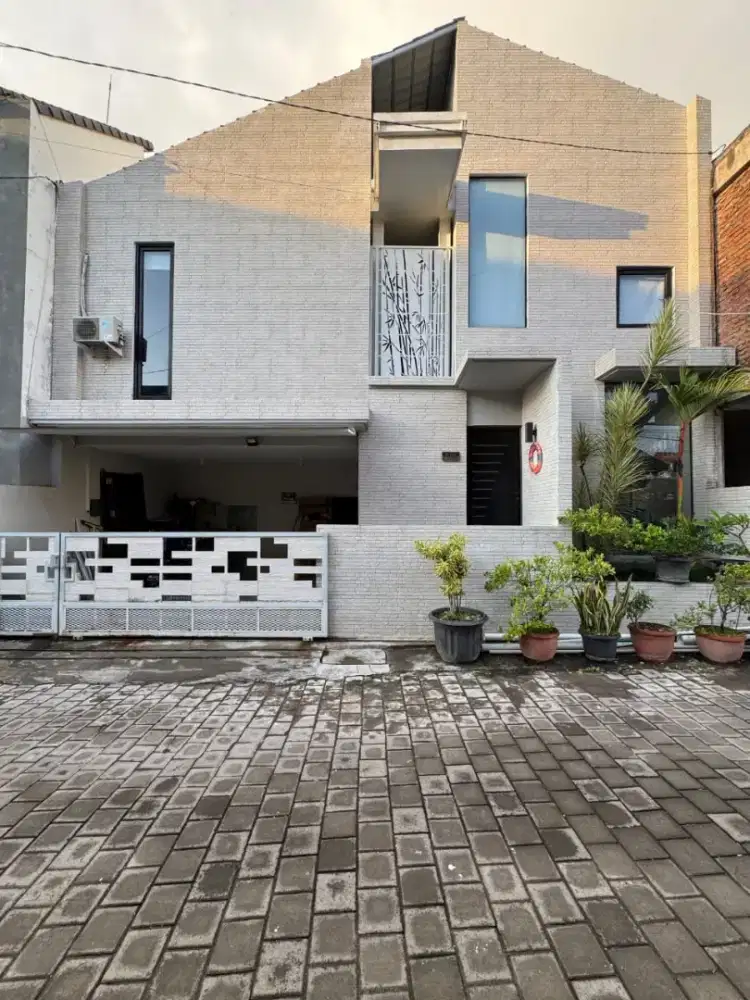 RUMAH MEWAH LUXURY GUNUNG SALAK GARASI 2 MOBIL