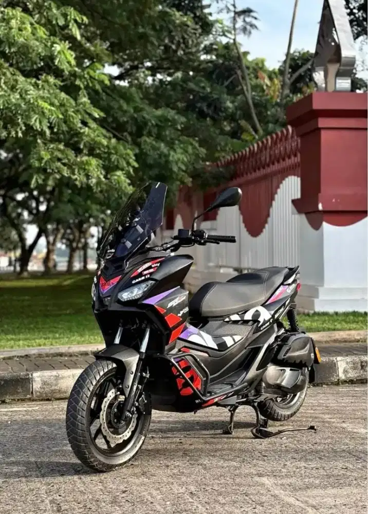 Aprilia SR GT 200