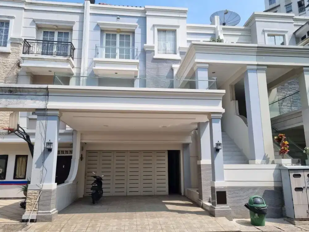 Rumah Cluster Komplek Opulence Green Lake Sunter Uku 8X18 Lokasi Strategis 3 Lantai Rapi Komplek Eksklusif Security 24 Jarang Ada Siap Masuk.