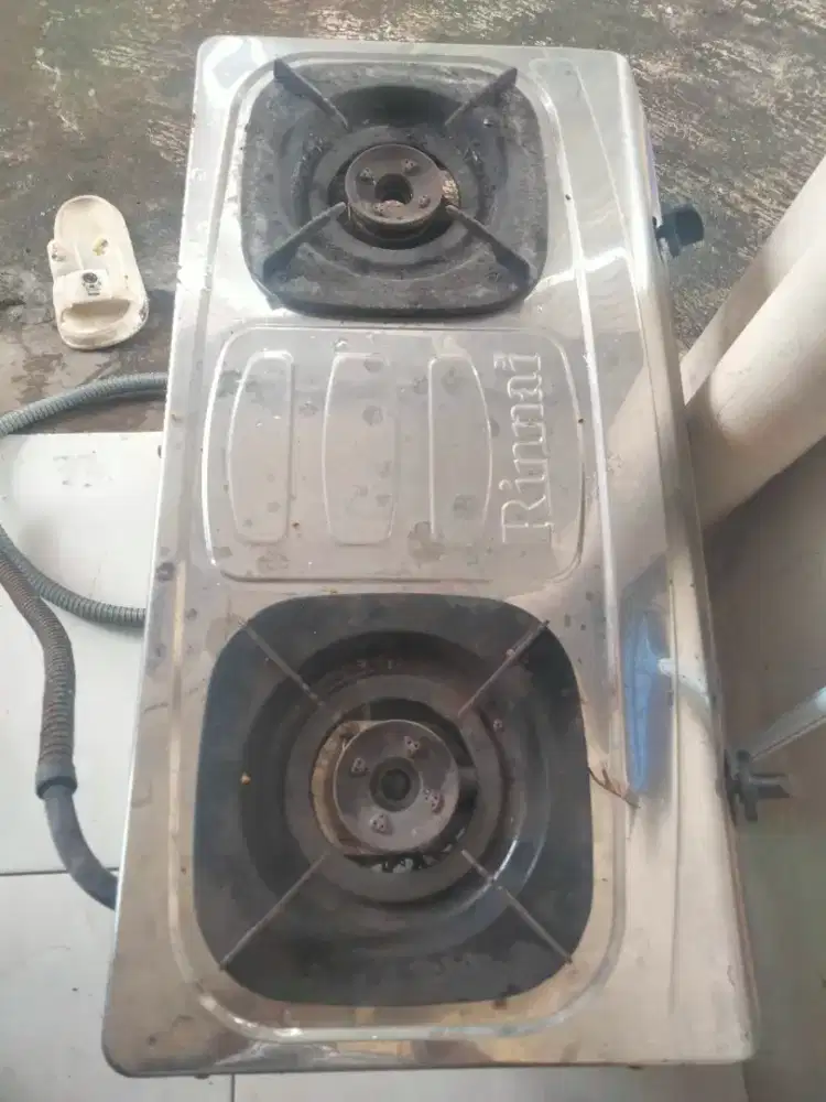Kompor 2 tungku merek Rinai plus regulator