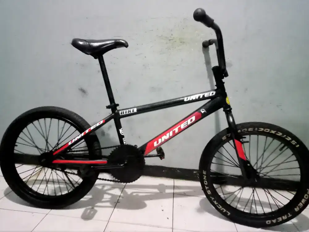 Dijual sepeda BMX UNITED barang masih bagus rem torpedo batangan keker