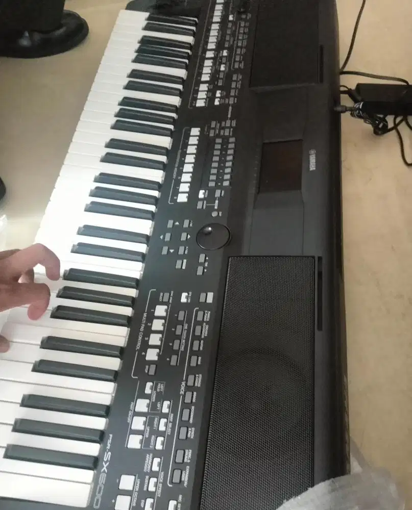 Keyboard yamaha merek psr sx 600