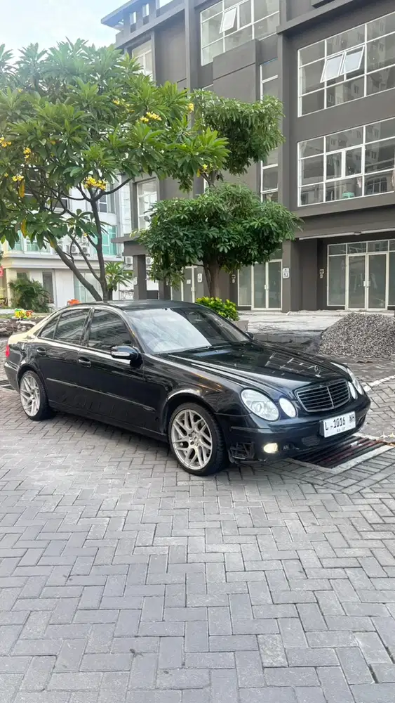 Mercedes-Benz E200 2004 Bensin