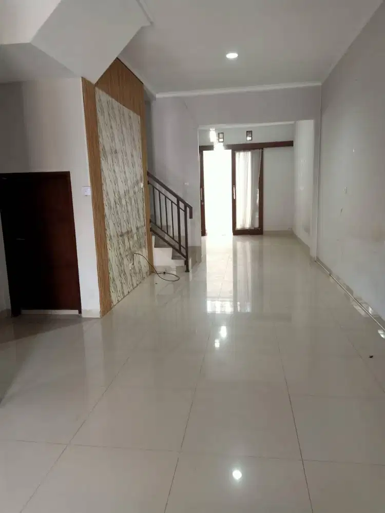 Rumah 2 Lantai Siap Huni di Cherry Field