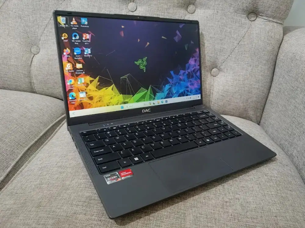 Laptop AMD Ryzen 5 7430 RAM 8GB SSD 256GB