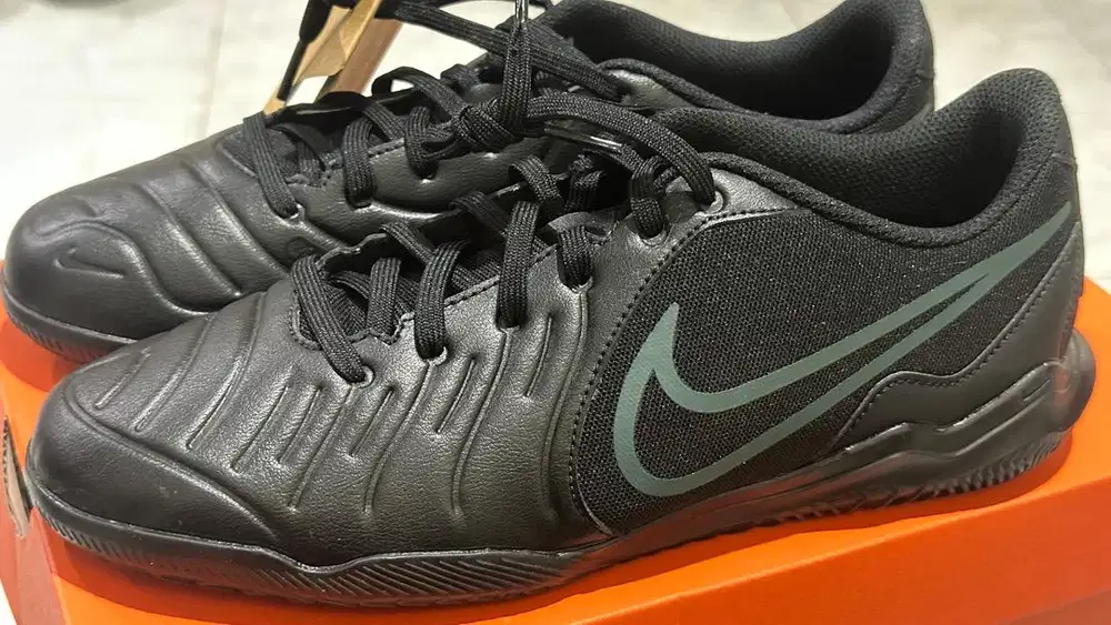 Nike Tiempo Legend 10 Club 42 Sepatu Futsal Mini Soccer Sepatu Sekolah