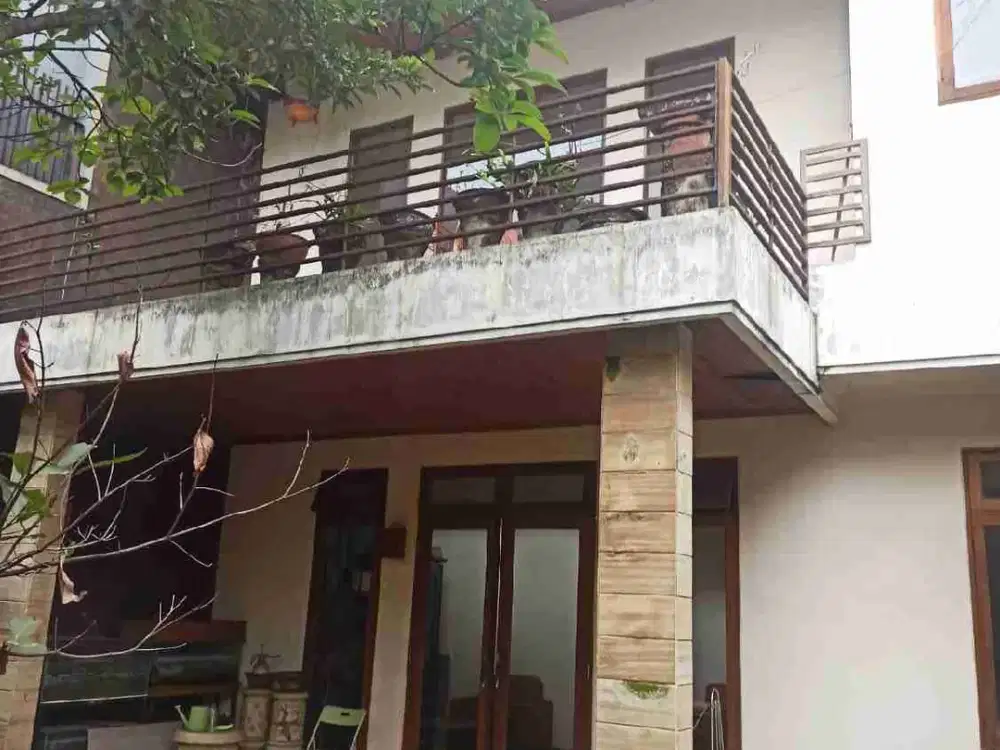 Rumah 2 lt di Mekar Wangi hadap Barat kamar tidur 3+1 dengan luas hampir 300 m