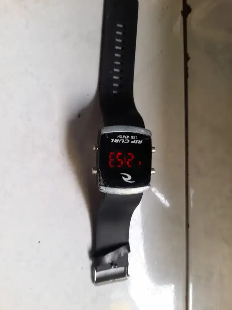 Di jual jam tangan Merk RIPCURL Led Watch