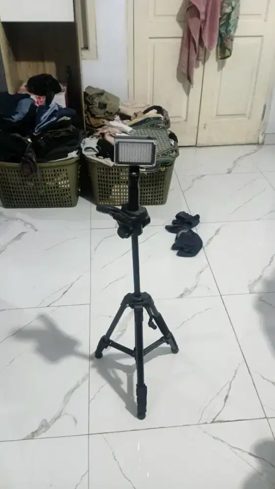 Tripood dan Lampu