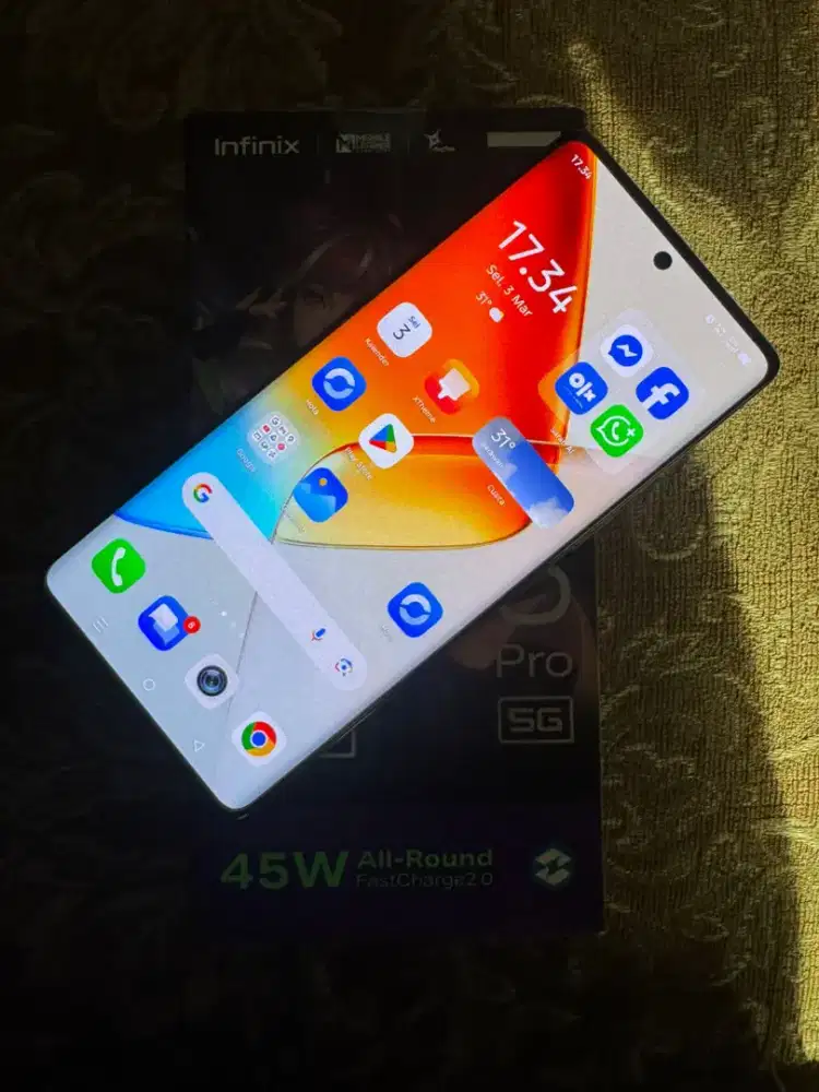Infinix note 40 pro 5G ram 8/256GB.gold, fullset, bekas infinix