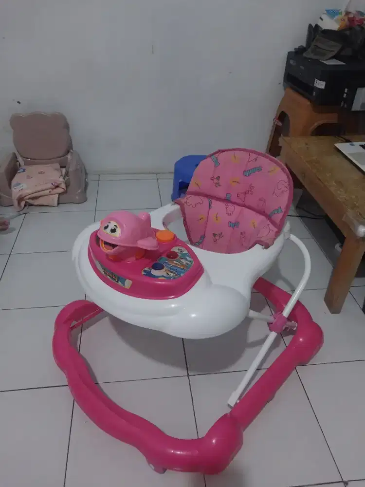 Baby walker warna pink masih normal bagus fungsi