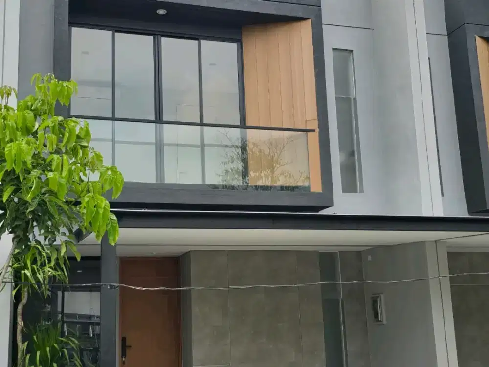 Disewakan Rumah Baru Gress Northwest Central Siap Huni View Lake 3LT Attic 4KM LT72m Dekat Universitas Ciputra Surabaya Barat