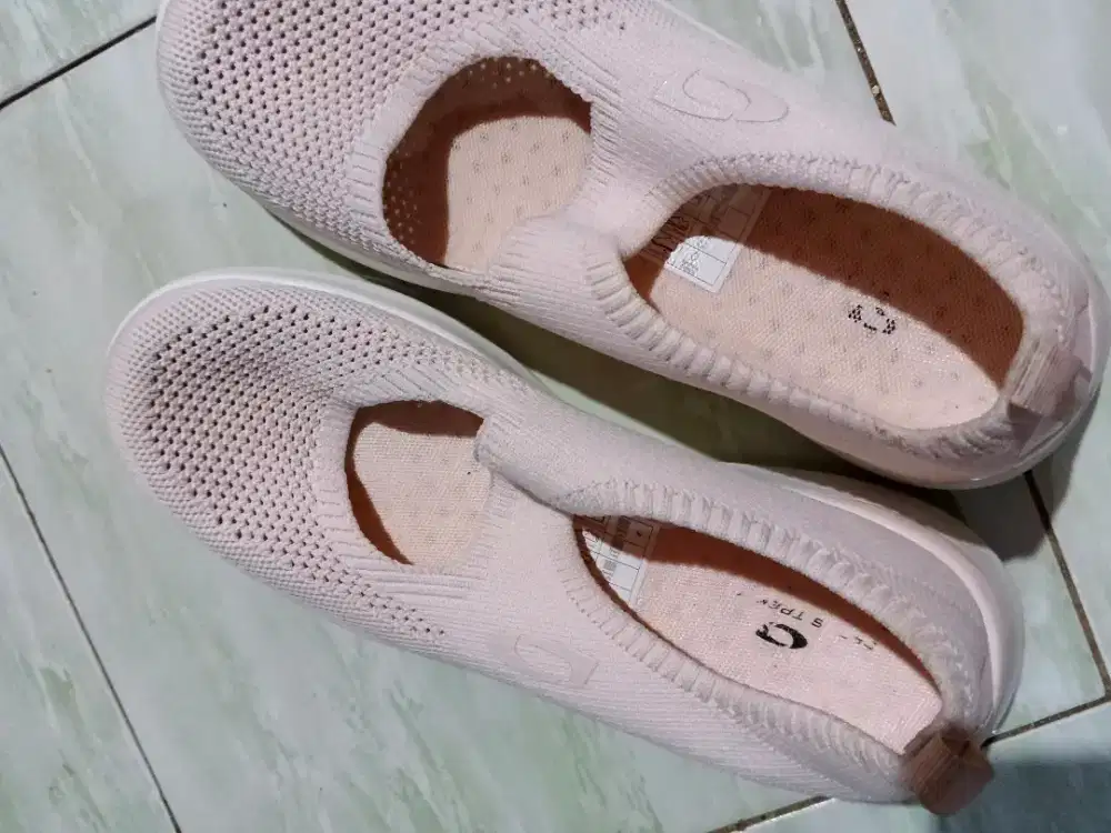 Sepatu Kets Wanita