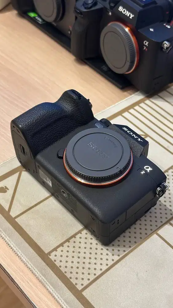 Sony A7 IV + FE 35mm f/1.8 (Full Set & Bonus Lengkap) LIKE NEW