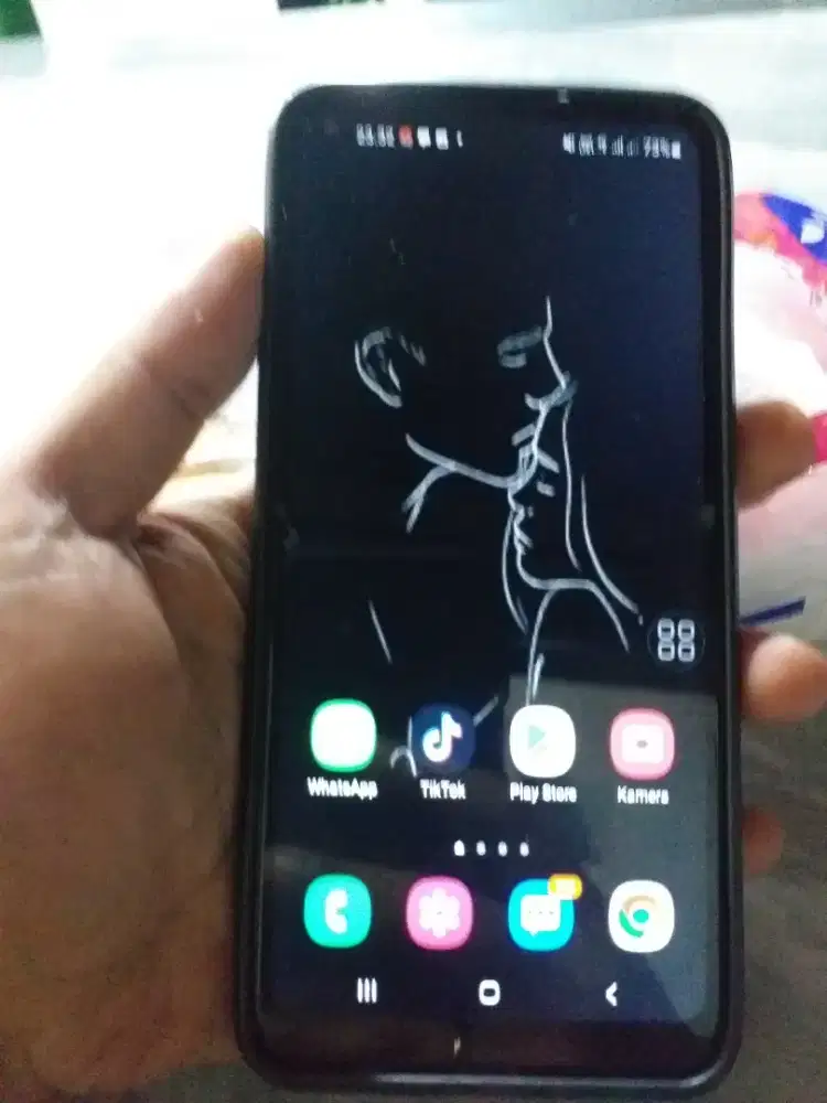 Jual samsung a11 ram 3/32 hp dan charger saja,minus lecet pemakaian