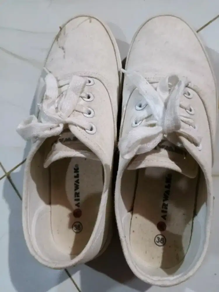 Sepatu Airwalks Putih Wanita