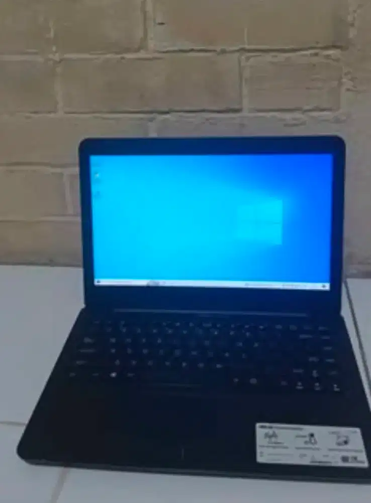 Asus vivobook E402Y slim