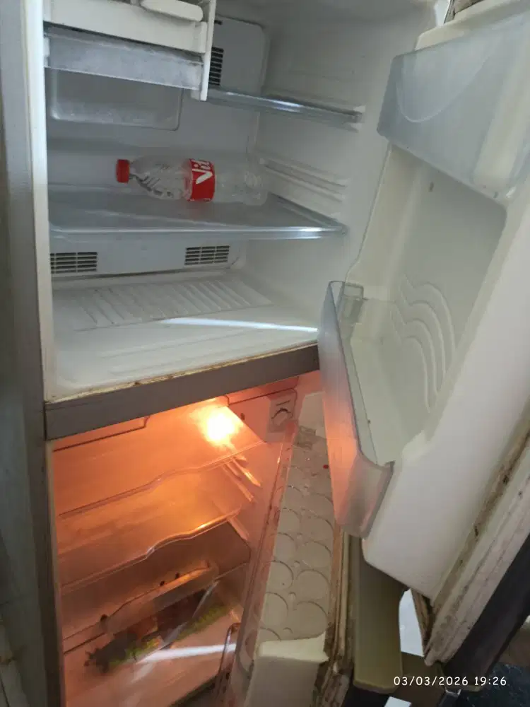 Kulkas sharp 2 pintu