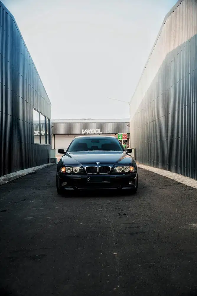 BMW E39 523i 1996 AT Mauritius Blue