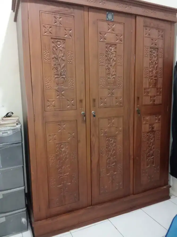Dijual lemari pakaian jati asli