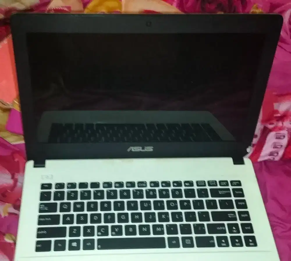 Laptop Asus Berwarna Putih