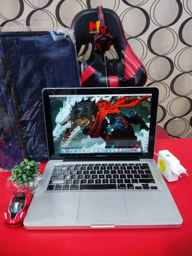 Macbook Pro Core i7 RAM 8GB SSD  [Premium]