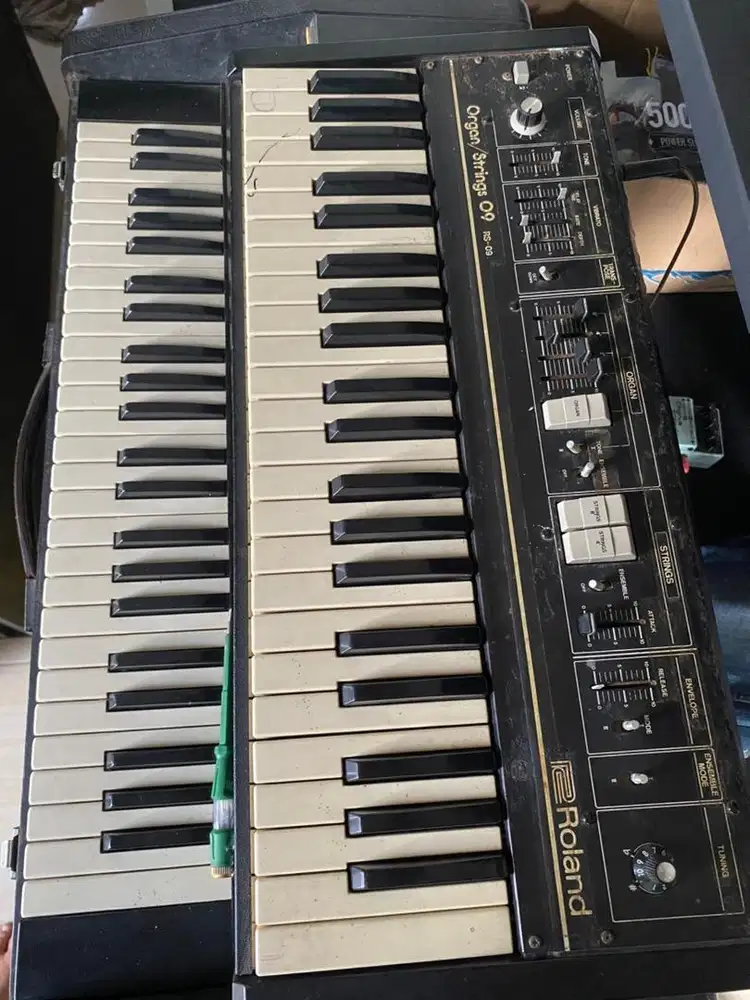 Roland RS 09 Synth