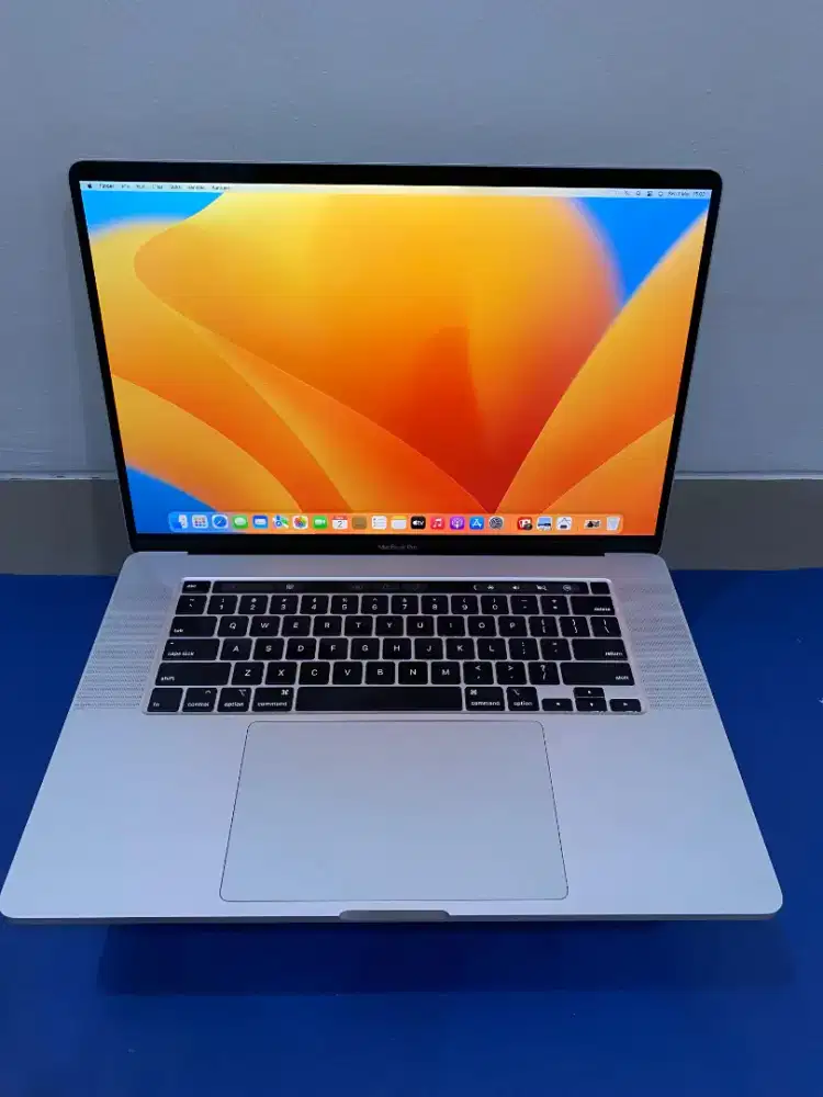 MacBook Pro (16) i7 - 2019 • 16/512 GB
