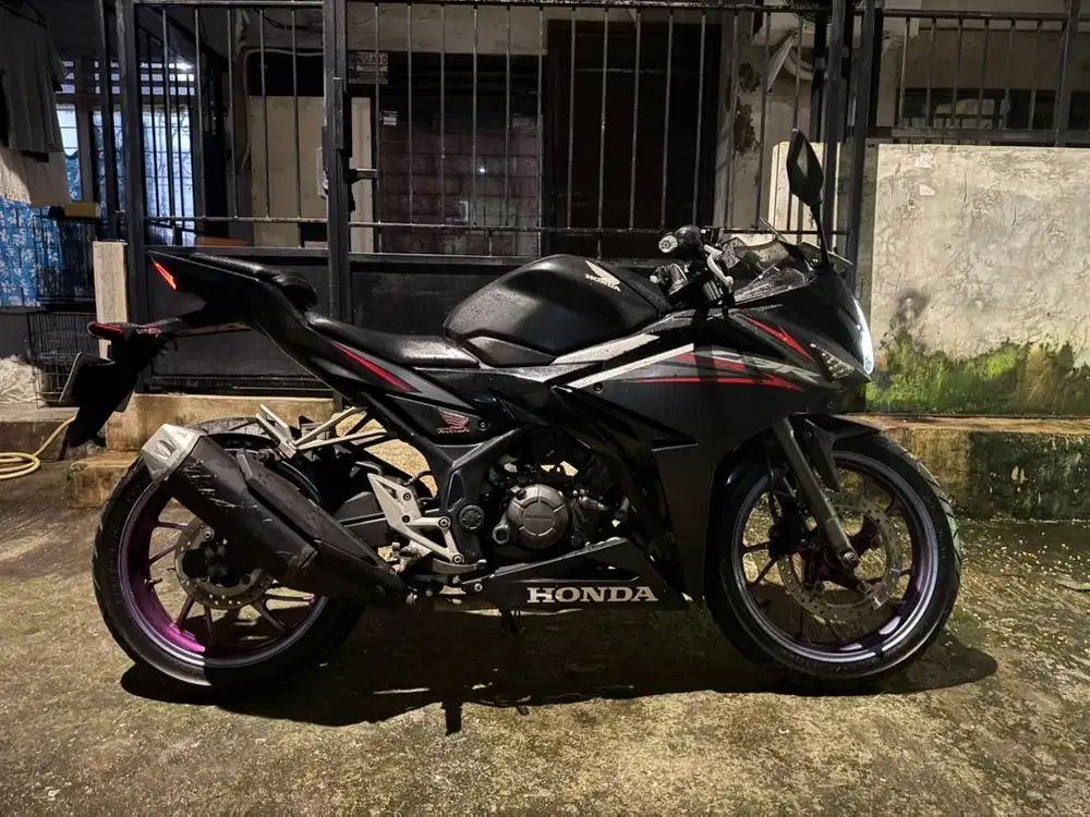 Honda CBR 150 thun 2018 pajak hidup mesin halus jozz siap gas gan.
