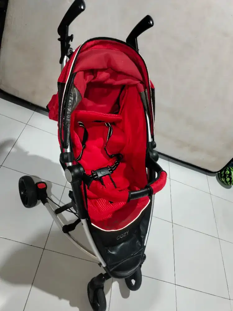 Stroller baby Elle bisa duduk dan tiduran - kondisi normal pemakaian