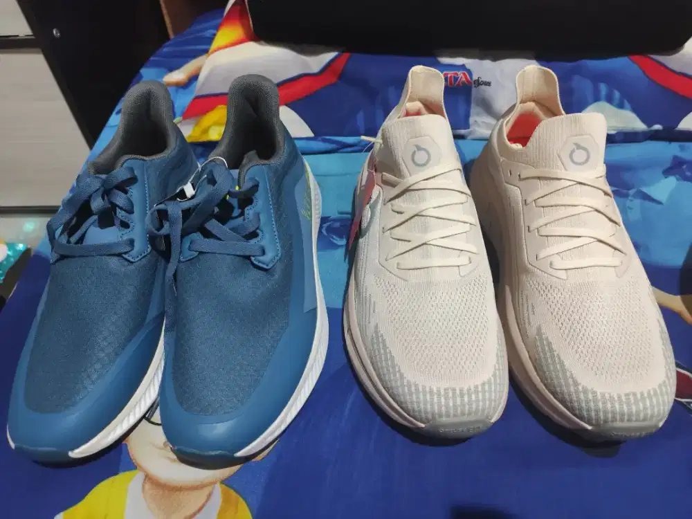 Sepatu 2 paket Ortuseight & Hush Puppies