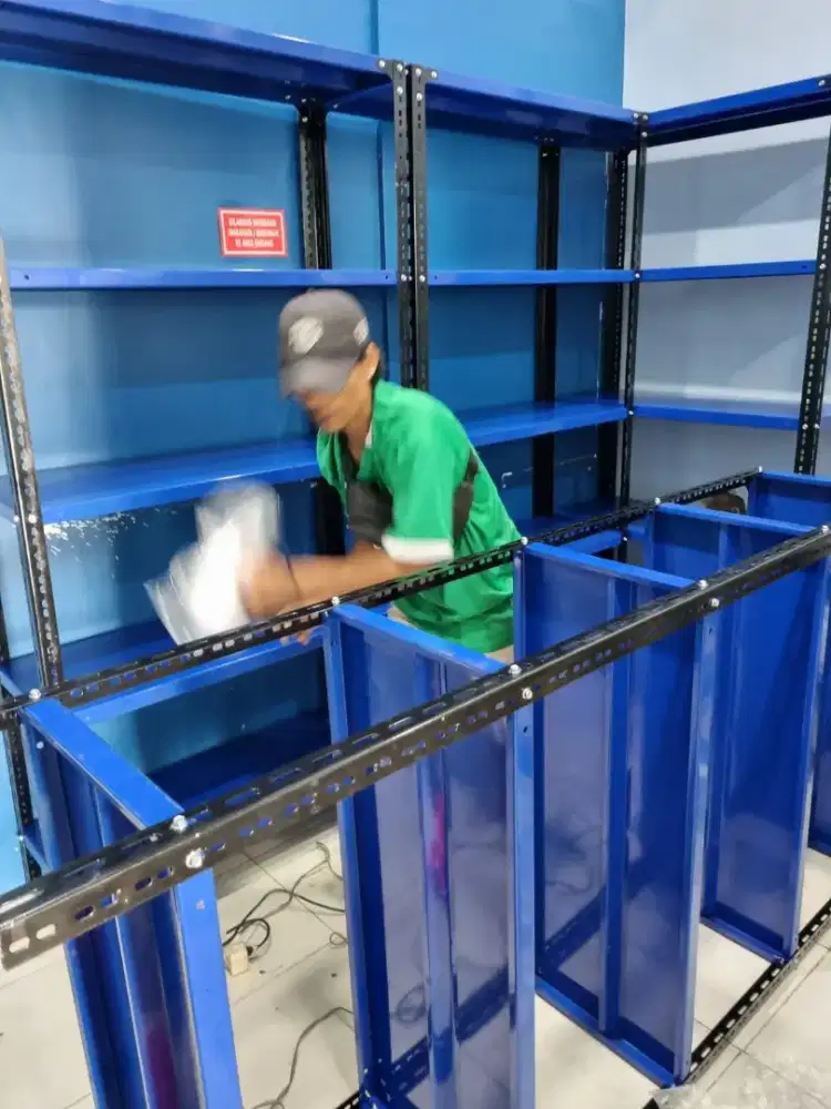 Rak besi serbaguna ramping