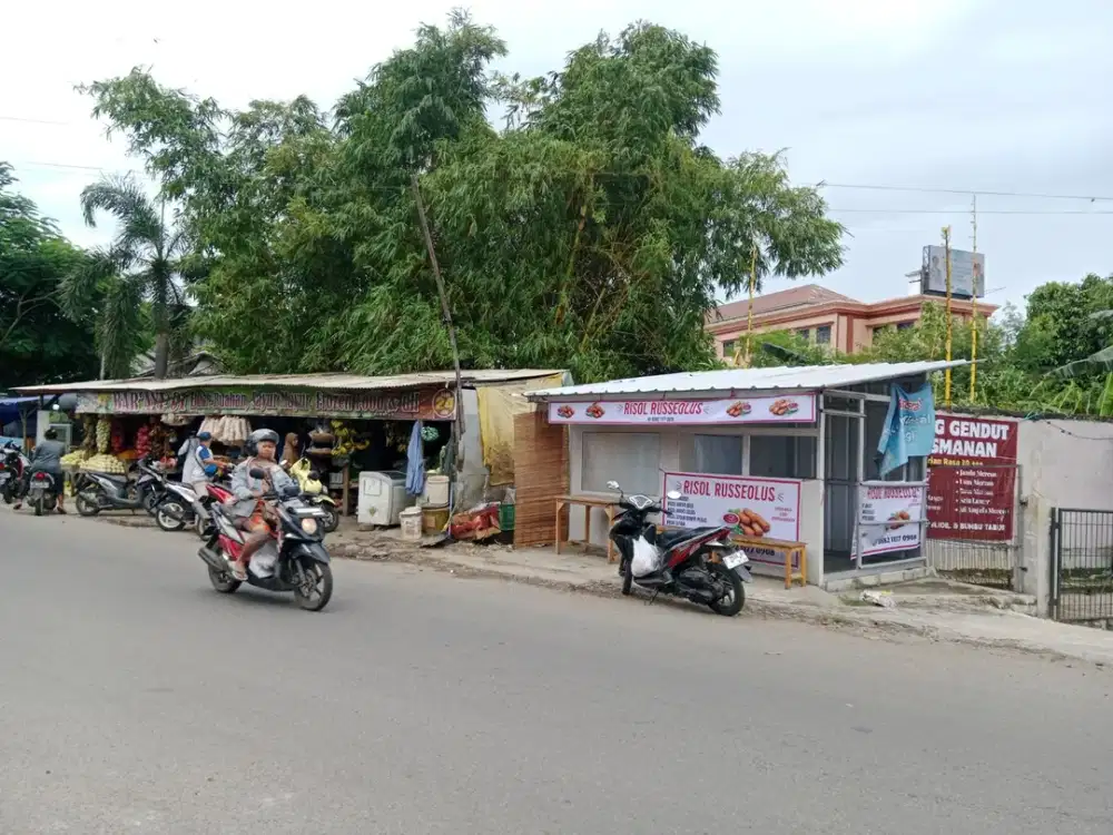 Tanah Jalan Perjuangan depan Kampus UIN