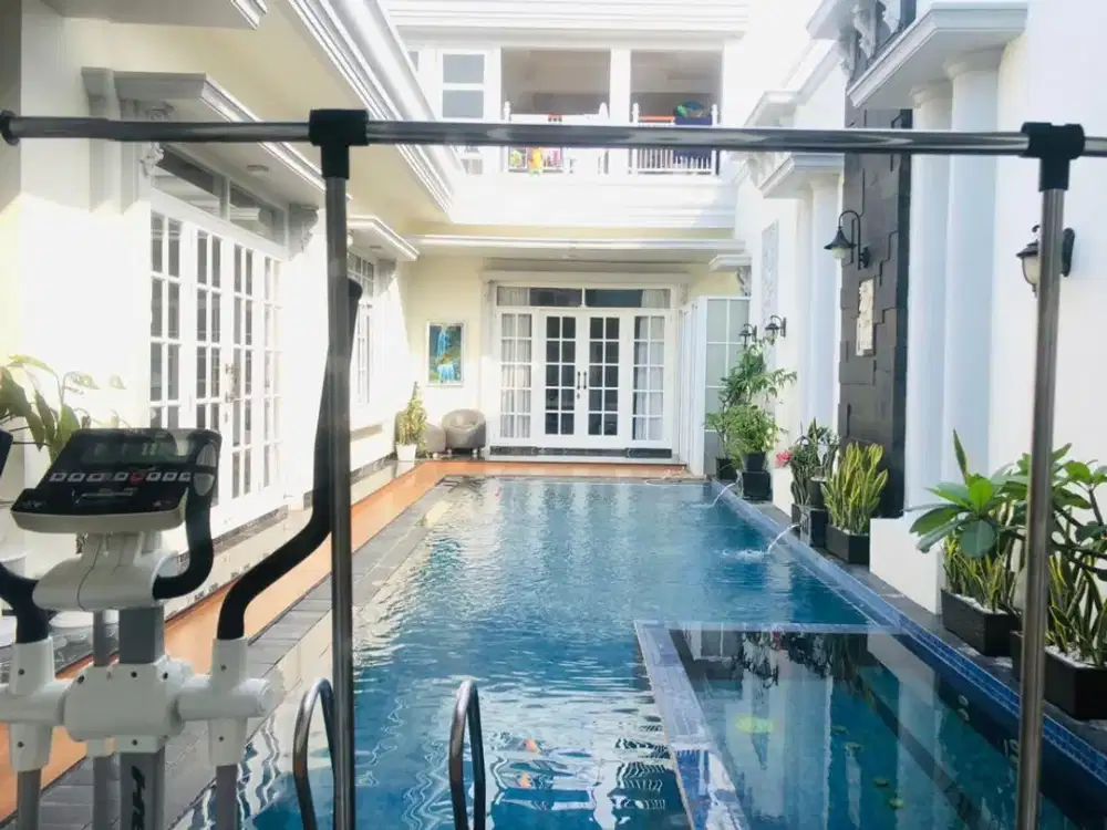 Rumah Besar dan Mewah Pinggir Jalan Perjuangan