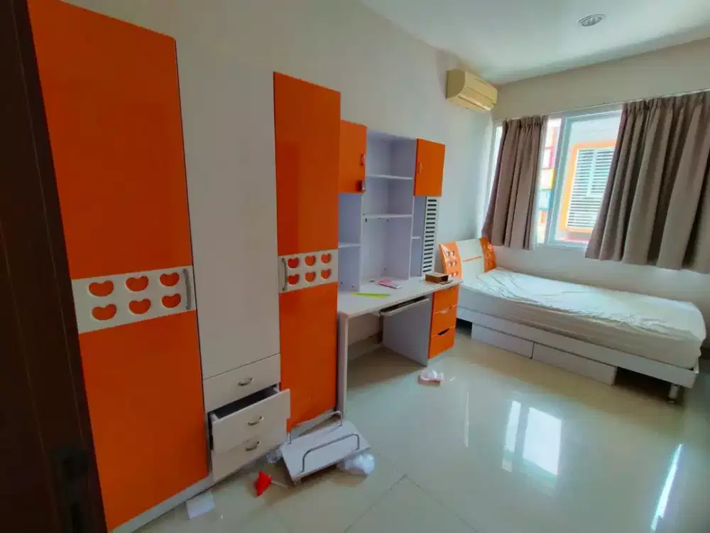 Set informa 
Lemari pakaian 
Divan@dinantisecondhand