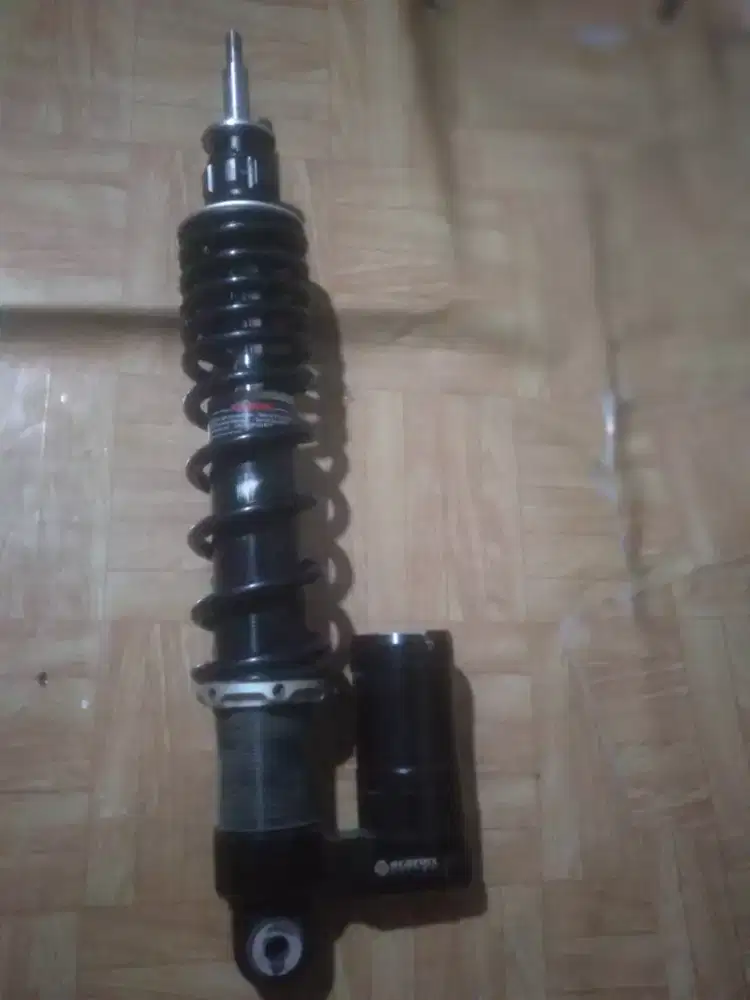 Shock Scarlett Vespa matic