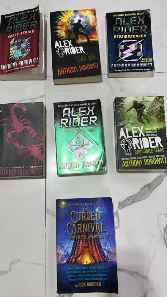 7 buku terkenal  beli di luar take all Rp 400.000@dinantisecondhand