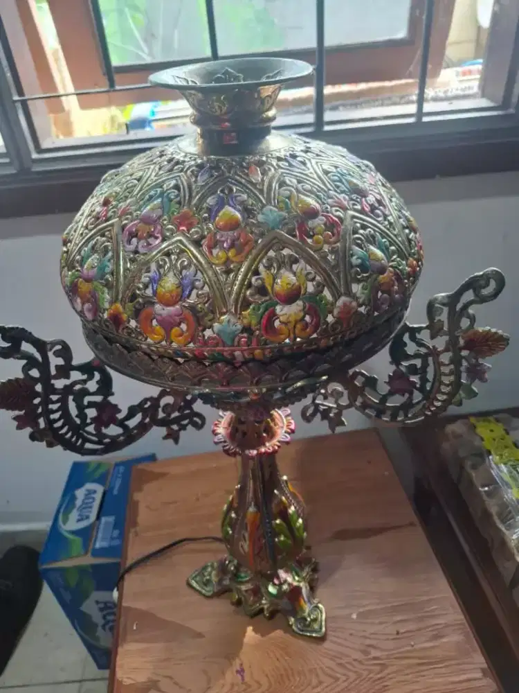 Lampau antik Full kuningan, berat.
Diameter 28 cm @dinantisecondhand