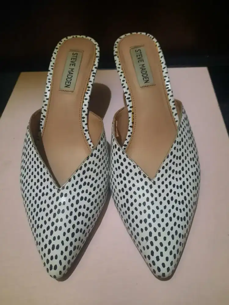 Di jual sandal merk Steve maden