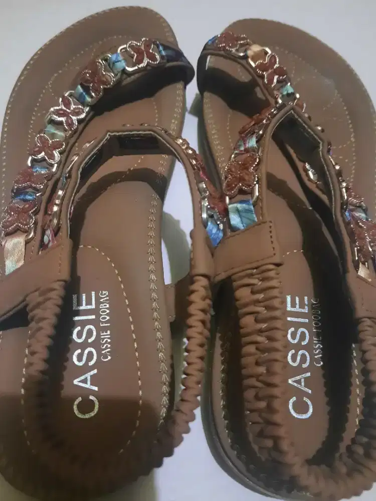 Di jual sptu sandal merk Cassie