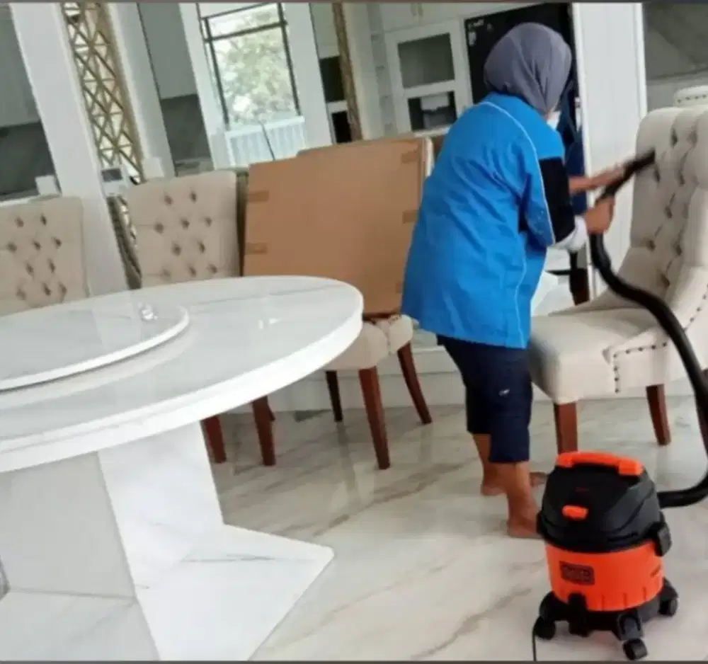 DIBUTUHKAN CLEANING SERVICE WANITA SEGERA.