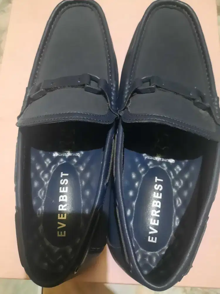 Di jual sepatu merk EVERBEST