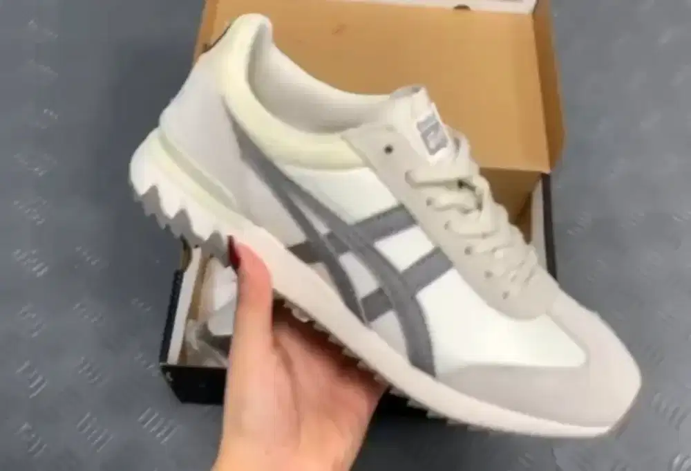 Sepatu onitsuka 'tiger' ukuran 42(26,5cm)