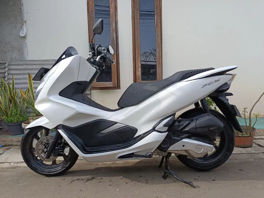 For sale honda PCX 150 non abs 2019 lengkap bagus