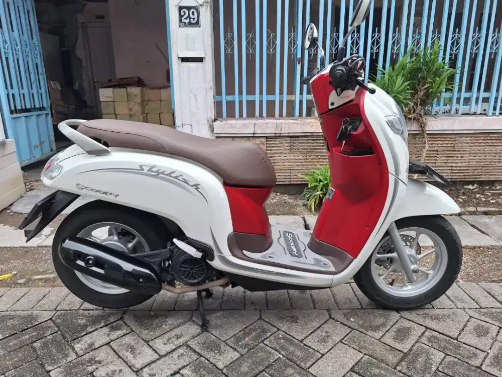 BU jual scoopy 2020 plat w sda kondisi sgt bagus siap modik