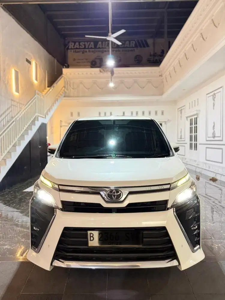 Toyota Voxy 2018 Tangan 1 baru Pajak panjang full ori jual cepat bu !!